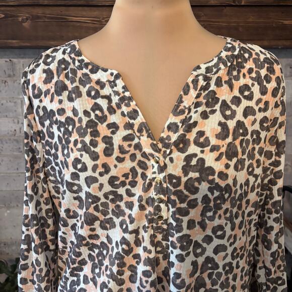 Emily Daniels Ribbed 3/4 Sleeve Animal Print Top Size XL Gold Buttons Notch Neck - Picture 3 of 9